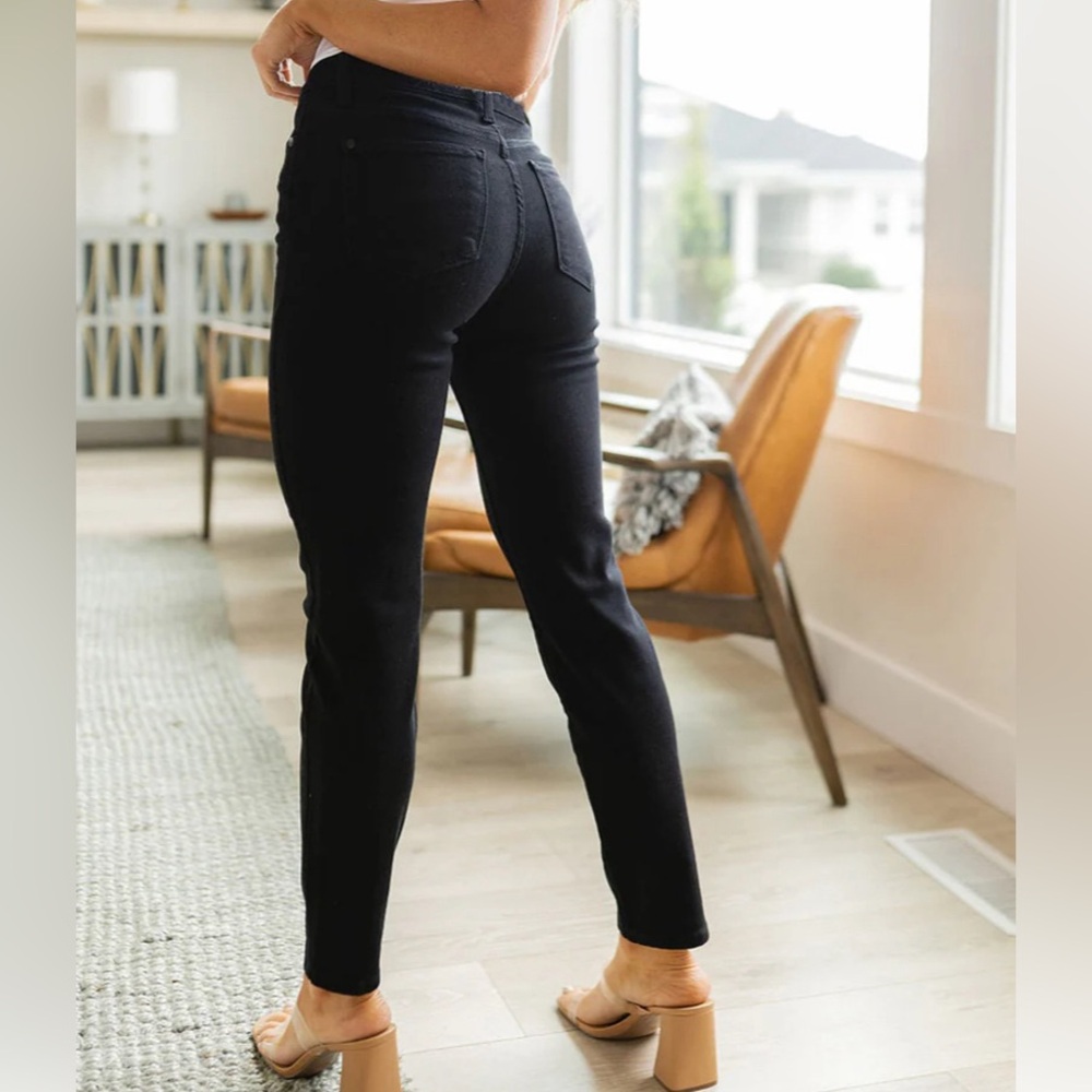 NWT Booty lift and tummy control jeans
